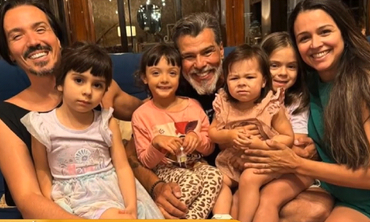 
					Conheça Shay Dufau: esposa discreta de Maurício Mattar é 26 anos mais nova e era amiga da filha do ator
				
				