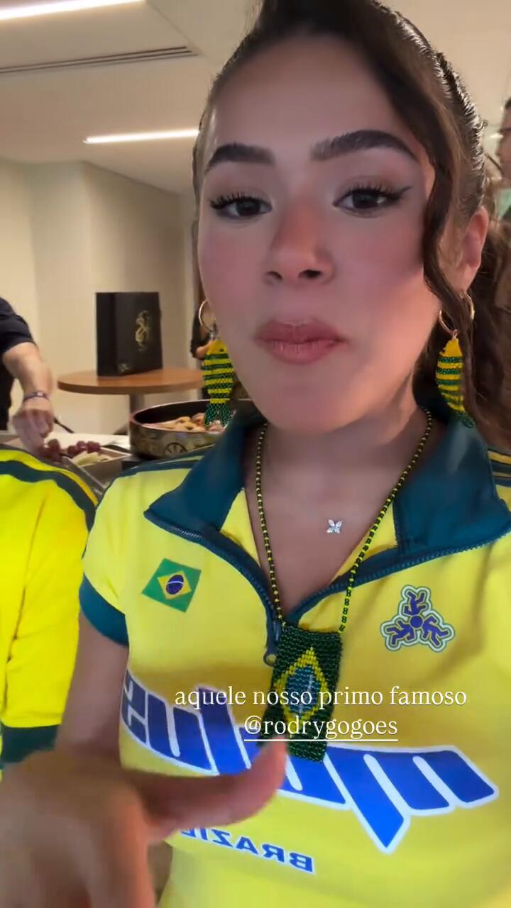 Maisa posa em clima de intimidade com Rodrygo em jogo do Brasil; veja