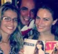 
                  Ex-BBB Fani presenteia Natalia com revista e a chama de 'esposa'