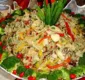 
                  Aprenda a preparar uma salada de bacalhau flambada na cachaça