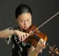 
                  Orquestra de cordas do Neojibá recebe violonista japonesa Midori