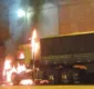 
                  Carreta de suspeito de matar idosos é incendiada