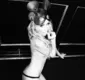 
                  Paris Hilton publica foto sensual e aparece só de calcinha