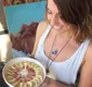 
                  Estudante de arte ‘cria’ mandalas com alimentos veganos