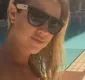 
                  Luana Piovani exibe barrigão em tarde de sol na piscina