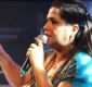 
                  Durante show na Bahia, Nara Costa chora ao falar de depressão