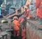 
                  Três operários são soterrados durante obra de drenagem na Barra