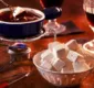 
                  Receita: aprenda a fazer marshmallow com fondue de chocolate