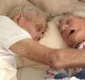 
                  Junto há 75 anos, casal de idosos morre abraçado nos EUA