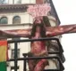 
                  Transexual 'crucificada' na Parada Gay processa Facebook