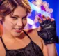 
                  De férias, Isabella Santoni mostra elasticidade em dia de praia