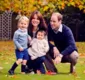 
                  Família real divulga nova foto da princesa Charlotte com irmão
