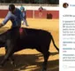 
                  Toureiro causa revolta ao postar foto encarando touro com a filha