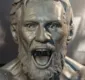 
                  Conor McGregor é imortalizado em estátua de bronze por artista