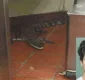
                  Jovem é preso por soltar jacaré dentro de restaurante