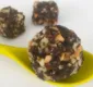 
                  Brigadeiro de ameixa perfeito para o pré-treino; confira receita