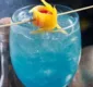 
                  Aprenda a fazer o coquetel Lagarta Azul, inspirado em 'Alice'