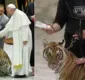
                  Papa Francisco leva susto ao fazer carinho em tigre, no Vaticano