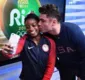 
                  Simone Biles surta no Twitter após conhecer Zac Efron