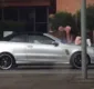 
                  Homem enfurecido é preso após quebrar para-brisas no carro