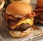 
                  Sexta pode: receita de hambúrguer com bacon e queijo minas