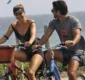 
                  Grazi Massafera passeia de bicicleta com Patrick Bullus