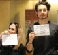 
                  Após clique, Tatá Werneck e Tiago Iorc brincam com paparazzi