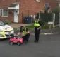 
                  Polícia faz 'teste do bafômetro' em criança em carro de brinquedo