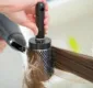 
                  Aprenda a limpar secador de cabelo e evite danificar seus fios