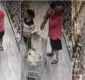 
                  Mãe impede que homem sequestre filha em supermercado