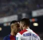 
                  Vídeo flagra Neymar empurrando jogador de time rival em escadaria
