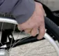 
                  Homem passa 43 anos em cadeira de rodas por diagnóstico errado