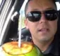 
                  Policial é preso por gravar vídeo bebendo água de coco em serviço