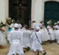
                  Cortejo chega à Igreja e multidão se reúne para cerimônia