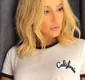 
                  Claudia Leitte surge de calcinha em foto postada por stylist