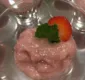 
                  Aprenda a fazer creme de morango sem glúten e lactose