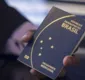 
                  PF anuncia retomada de emissão de passaportes