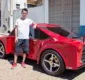 
                  Auxiliar de cabeleireiro constrói “Ferrari” com sucata na Bahia