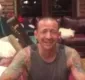 
                  Viúva de Chester Bennington posta vídeo do cantor rindo 36 horas