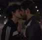 
                  Jesuíta Barbosa e Maurício Destri dão beijão em clipe; assista