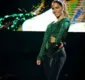 
                  Anitta fecha Festival de Verão com direito a hits e rebolada