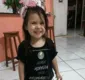 
                  Menina de 2 anos morre após ser atropelada por acidente pela mãe