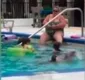 
                  Mulher se depila em piscina de hotel e provoca revolta;veja vídeo