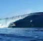 
                  Surfista brasileiro leva queda e exibe ferida gigante nas costas