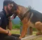 
                  Cão 'herói' que salvou vidas em terremoto morre por envenenamento