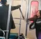 
                  Homem faz 'exorcismo' em vagão de metrô; veja vídeo