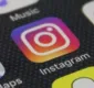 
                  Perguntas do Instagram: saiba como usar o novo adesivo no Stories