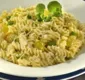 
                  Aprenda receita de macarrão ao molho de laranja com agrião