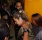 
                  Mãe do 'Doutor Bumbum' deixa prisão; saiba últimas informações