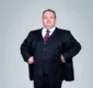 
                  Jurado do 'MasterChef' é flagrado com outra mulher na balada